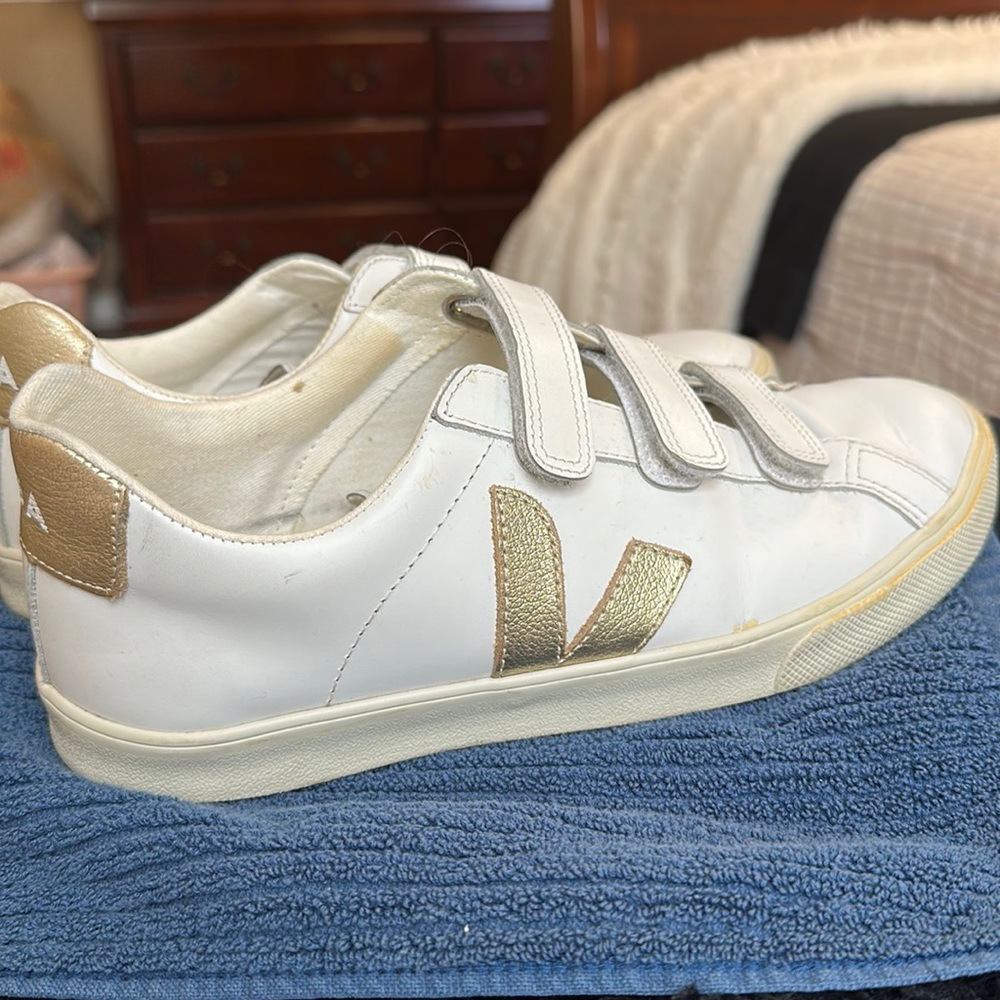 Gold Veja 3-Lock Sneakers